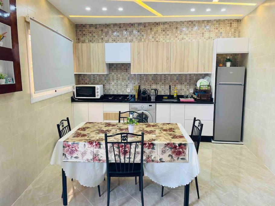 Appartement Pour Famille Avec Enfant Al Hoceima Exterior photo